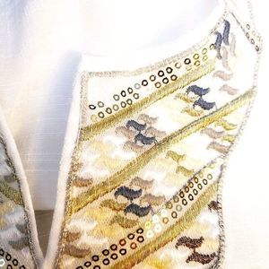 White gauze tunic w 3/4 sleeves for spring hand stitched ethnic design.